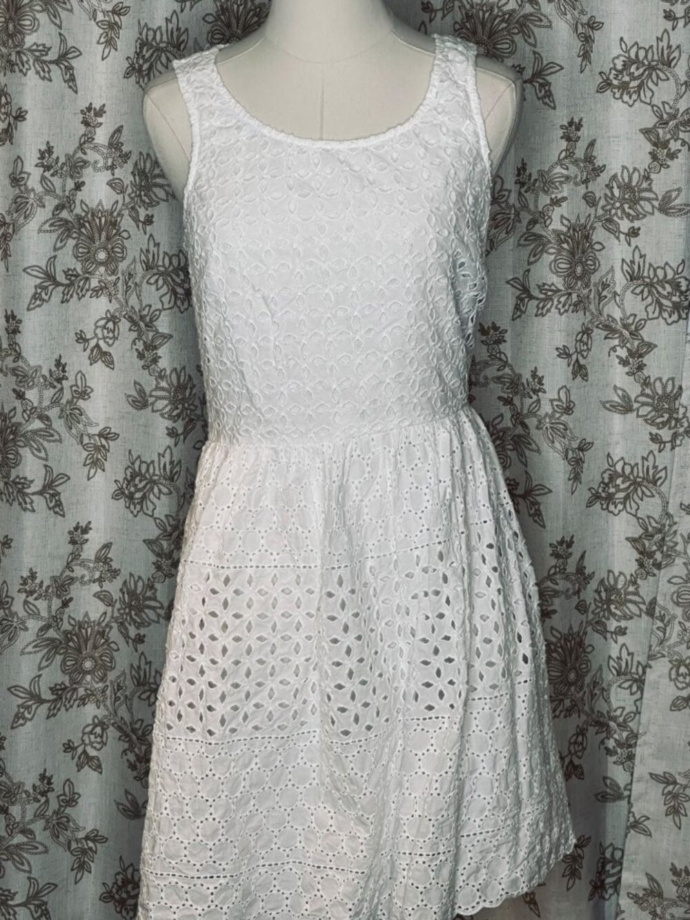 Old Navy White Sleeveless Eyelet Cottage Dress Sz 6 Feminine Coastal Beachy